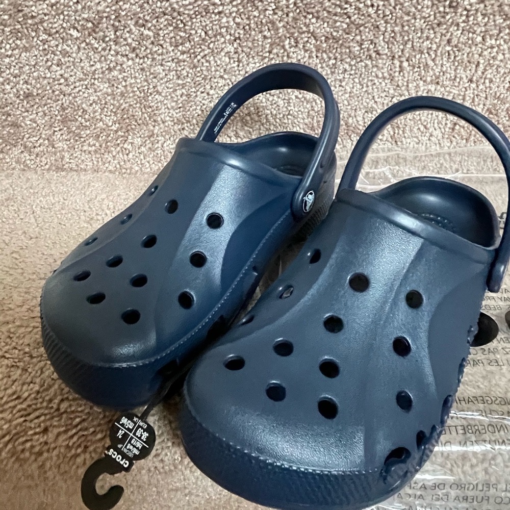New Crocs Women/ Men’s Clogs - Picture 2 of 14